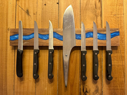 Magnetischer Messerhalter aus Olivenholz & Epoxidharz blau